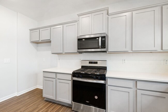 Building Photo - Luxurious 3-Bedroom Townhome Living in the...