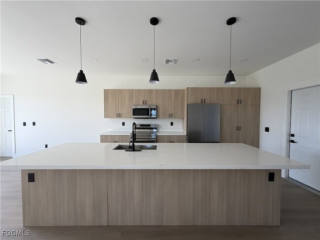 Building Photo - 8033 Oakleaf Cir