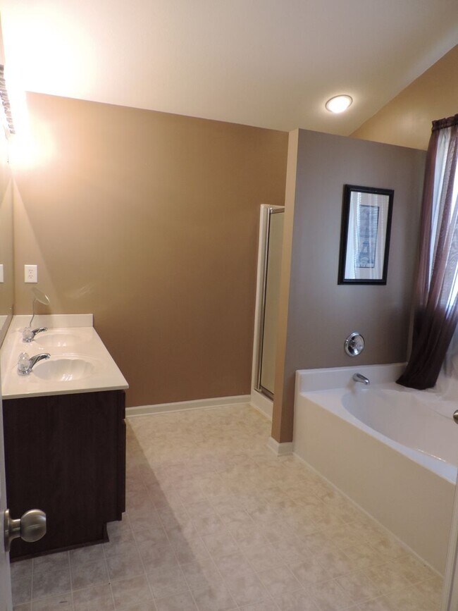 Building Photo - 5 BR/3BA | Newly Renovated Single Family Home |Wheelchair accesible room | Near Pharr Mill Park!