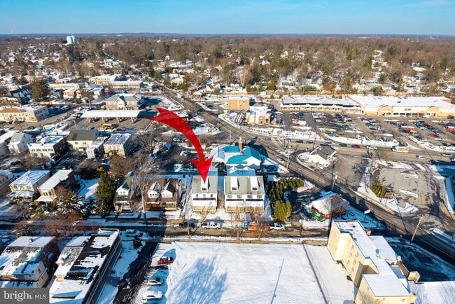 Building Photo - 453 E Franklin St