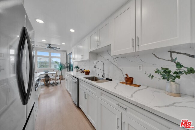 Building Photo - 900 Euclid St