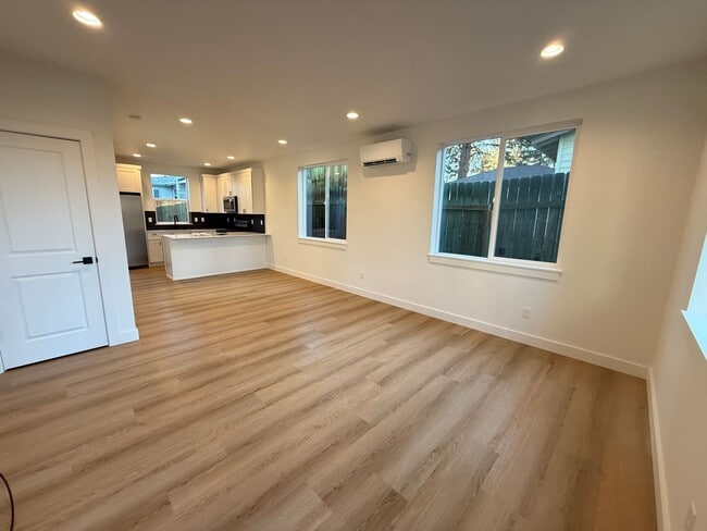 Building Photo - Brand New Modern 2 Bed/ 1 Bath Triplex - Near Old Mill District