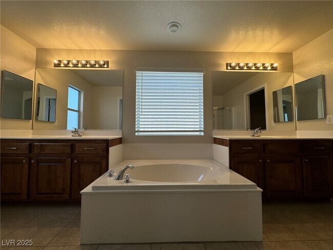 Building Photo - 9048 Winchester Ridge St