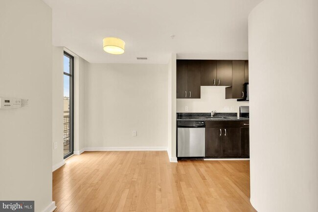 Building Photo - 475 K St NW