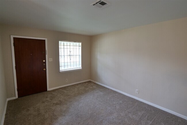 Building Photo - 6118 Rietta St