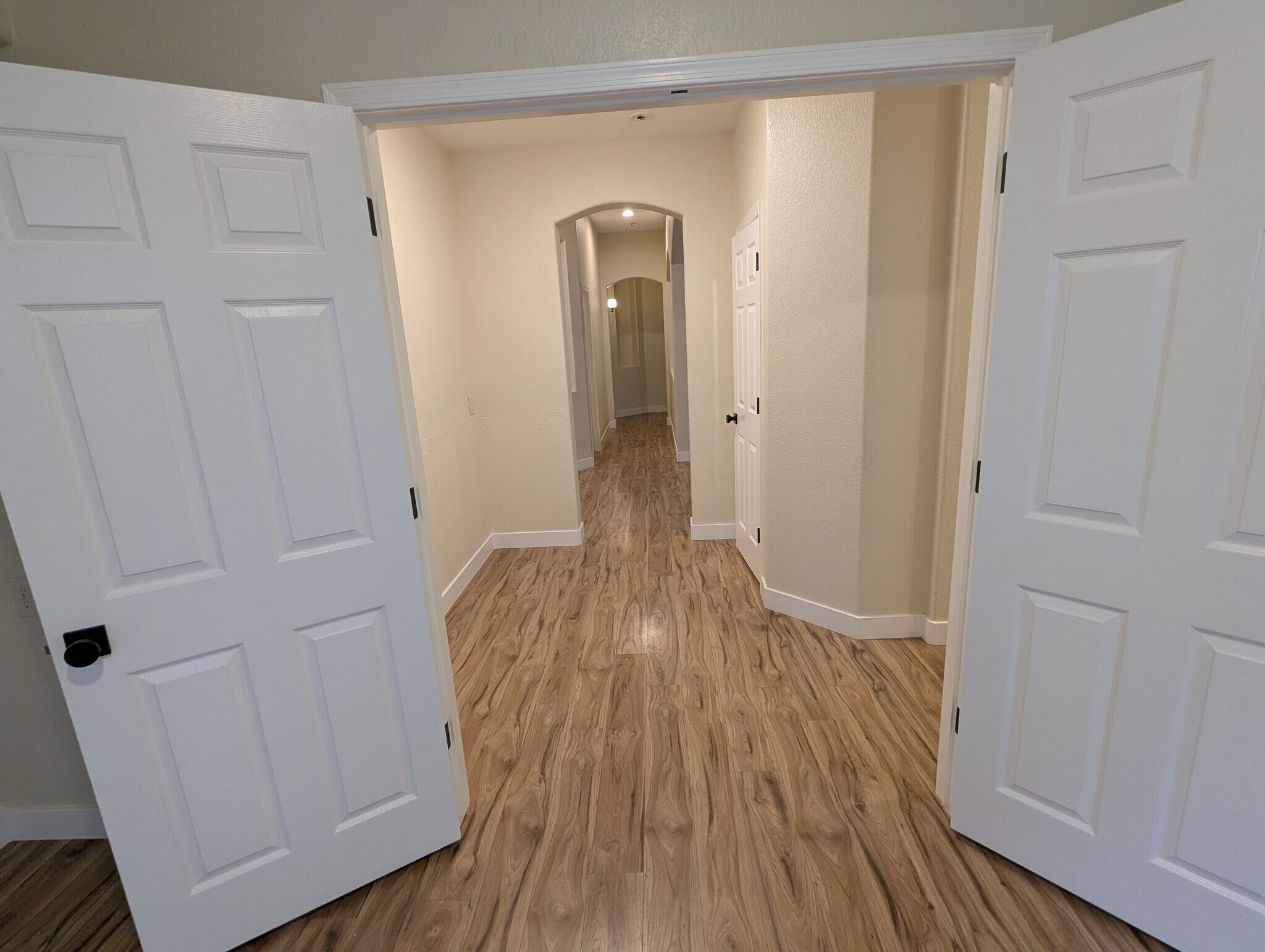 Building Photo - 267 E Smoke Tree Rd