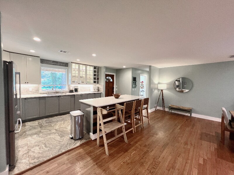 Building Photo - 3700 Ashwood Dr SE