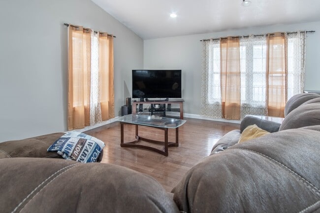 Building Photo - 29573 Maple St