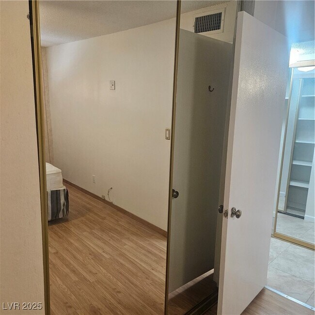 Building Photo - 350 E Desert Inn Rd