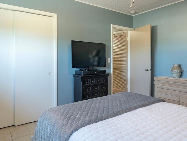 Building Photo - 380 Base Ave E