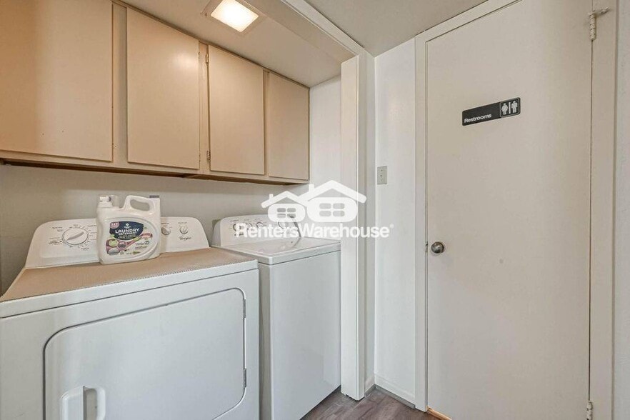 Building Photo - 8433 Hearth Dr