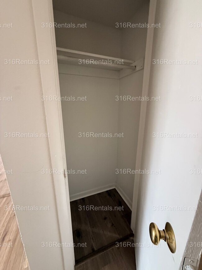 Building Photo - $675 - Accepting SECTION 8/ Housing Voucher 2 bedroom / 1 bathroom - Newly remodeled Apartment