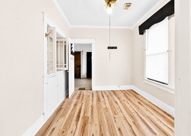 Building Photo - 800 W 34th Ave
