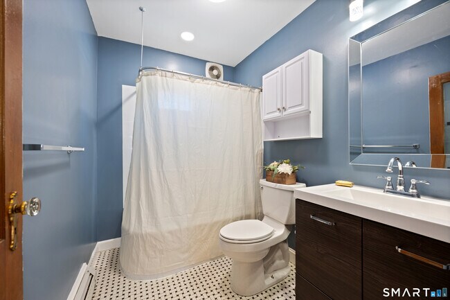 Building Photo - 120 Patterson St