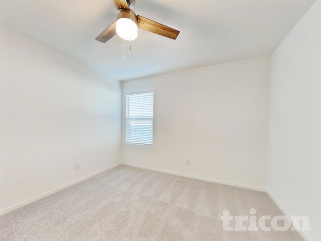 Building Photo - 1624 Parlier St