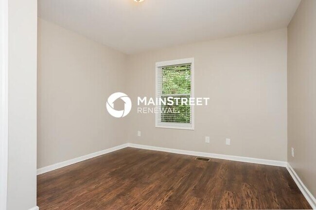 Building Photo - 4 Bedroom Pet-Friendly Home in WOODSTOCK, ...