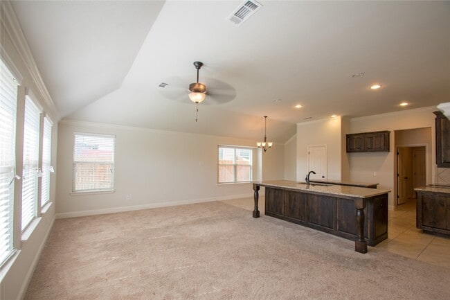 Building Photo - 733 Poncho Ln