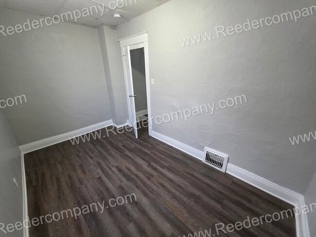 Building Photo - 3 bedroom 1 bathroom house in East Chicago