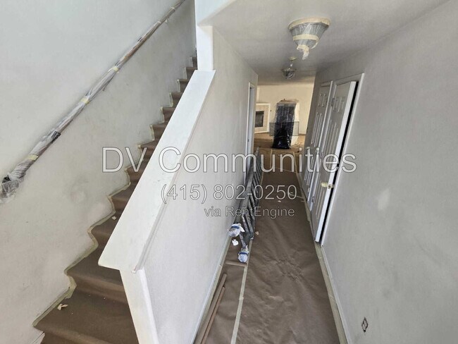 Building Photo - 2820 SW Juniper Ave
