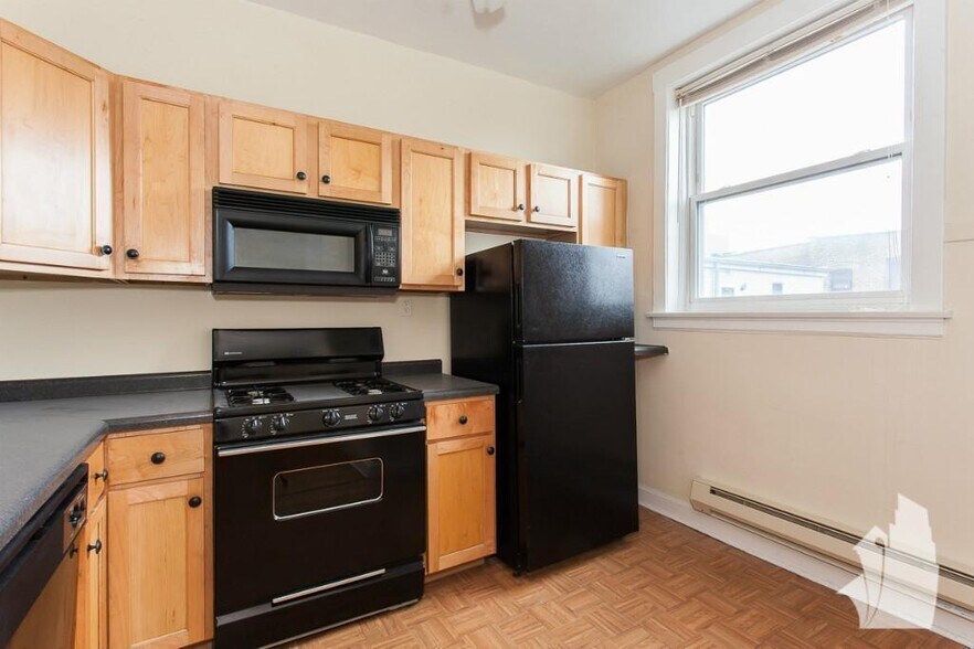 Building Photo - 4427 N Wolcott Ave