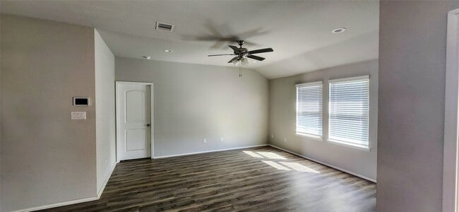 Building Photo - 702 Rd 5138