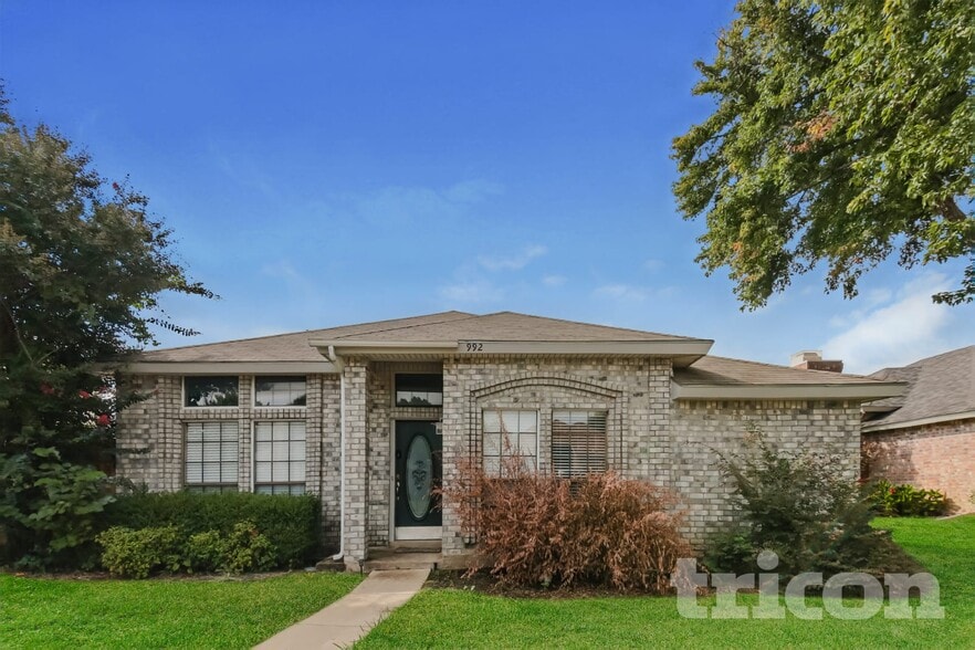 Primary Photo - 992 Mauve Dr