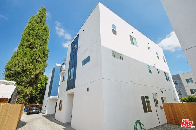 Building Photo - 6336 Beck Ave
