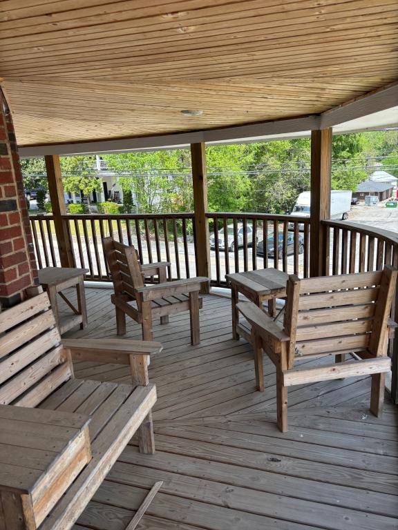 Building Photo - 413 Sparta St