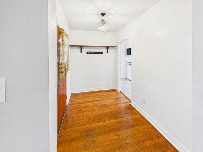 Building Photo - 1206 E 30th St