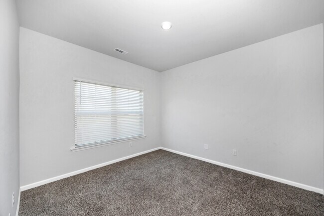 Building Photo - 157 High Leaf Dr