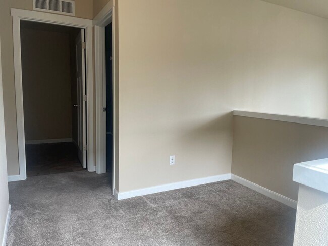 Building Photo - Beautiful 4BR Lacey home