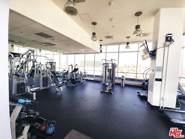 Building Photo - 3785 Wilshire Blvd