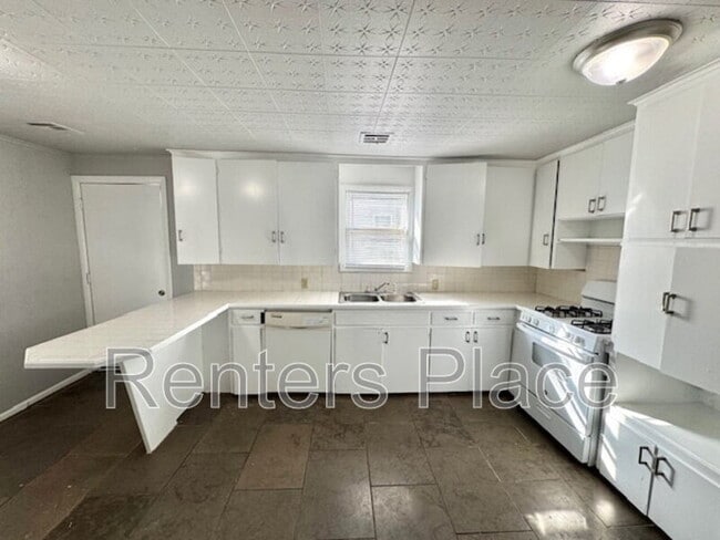 Building Photo - 4720 S 29th W Ave