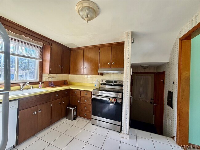 Building Photo - 47 Leonore Rd