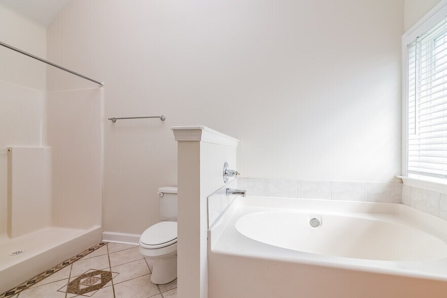 Building Photo - 318 Gatewood Dr