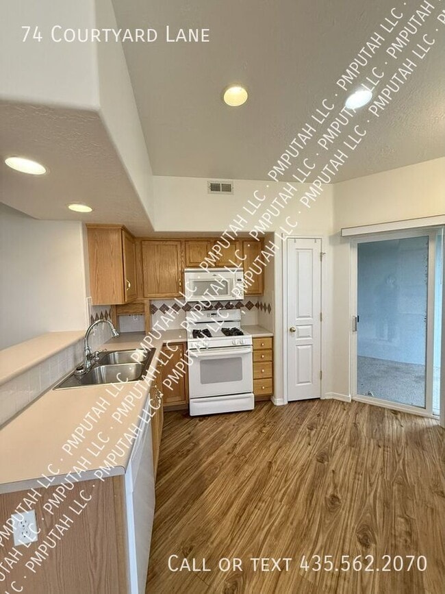 Building Photo - 74 Courtyard Ln E