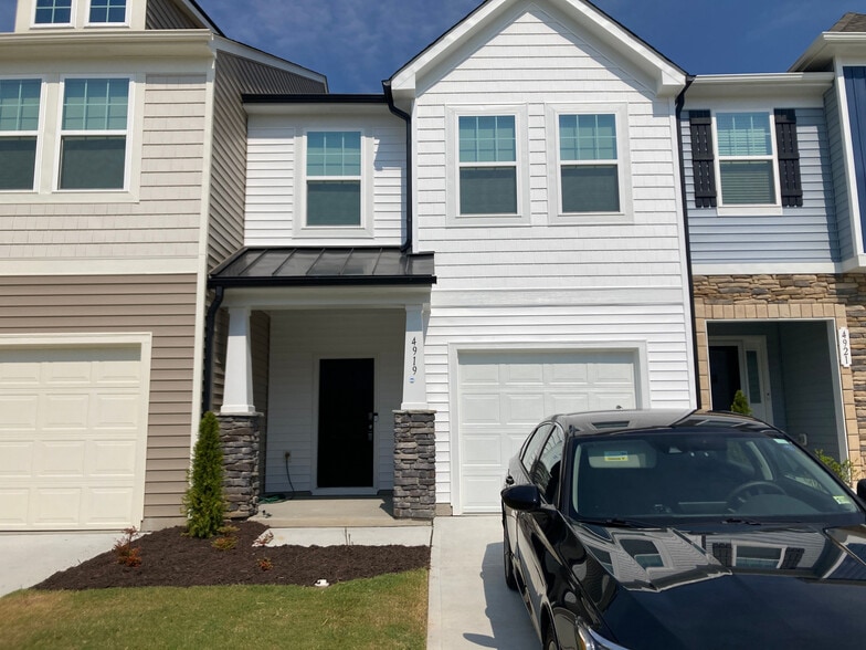Primary Photo - Room in Townhome on Caddis Bnd