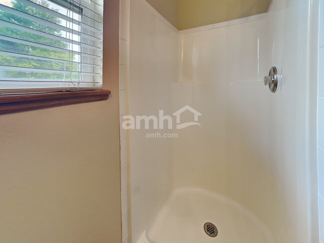 Building Photo - 3207 Barclay Ct