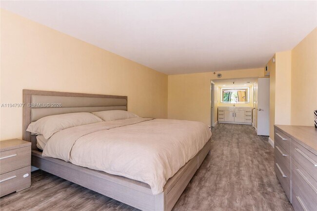 Building Photo - 290 174th St St