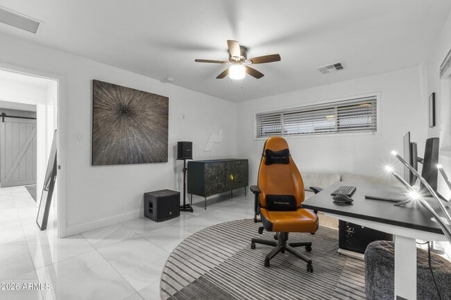 Building Photo - 3938 E Cheery Lynn Rd