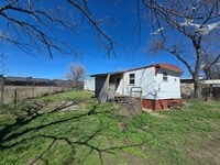 Building Photo - 2 bed, 1 bath Trailer House