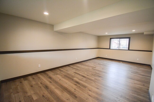 Building Photo - 4 bed 2 bed Home For Rent NOW Near Gibbs a...