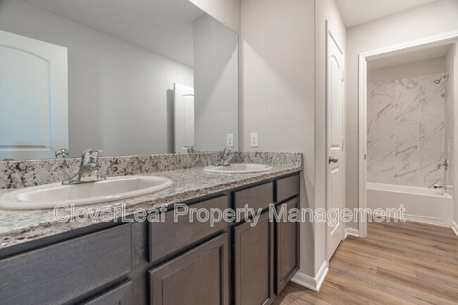 Building Photo - 9143 Bennett Frst
