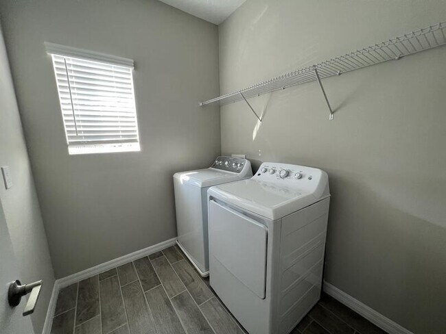 Building Photo - 3813 Rose Mallow Dr