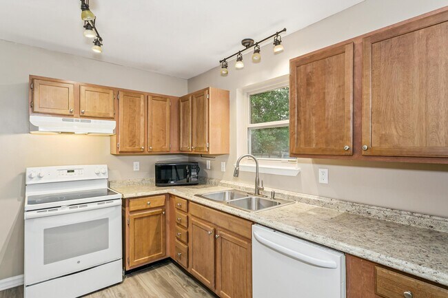 Building Photo - 4572 Kelly Ln