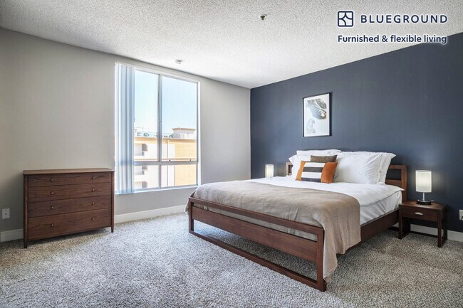 Building Photo - 1660 N Wilton Pl