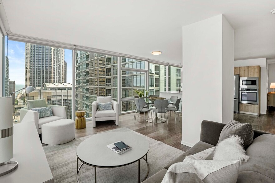 Building Photo - 270 E Illinois St