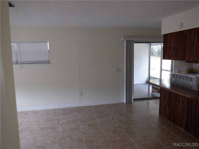 Building Photo - 923 E Turner Camp Rd