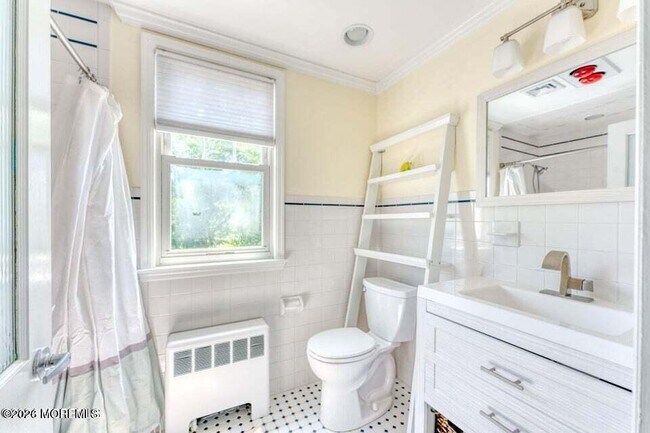 Building Photo - 1597 N Bay Ave