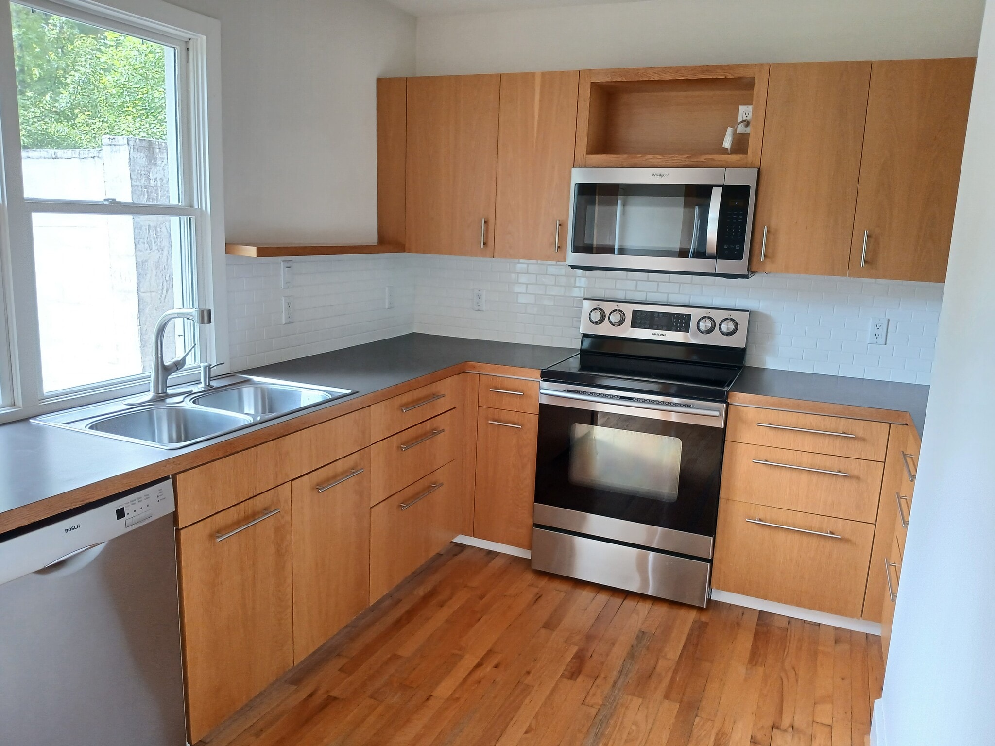 Building Photo - 100 Eheart St SE